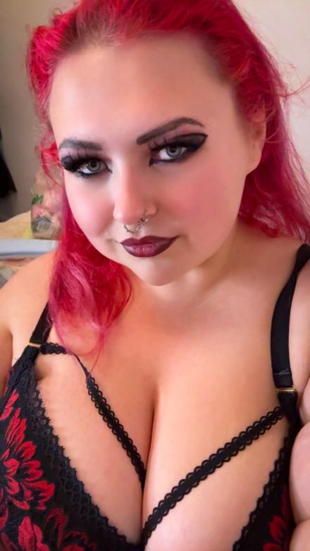 UK cam model Athena Witch takes a selfie