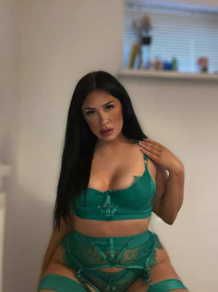 Courtney Luck Babestation brunette posing in green lingerie