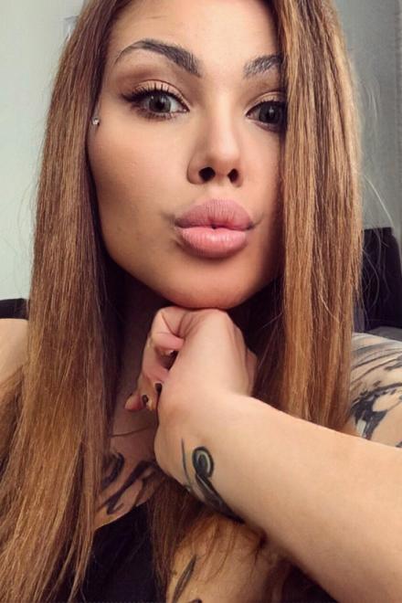 Eveline Fox Eveline Fox on Babestation TV