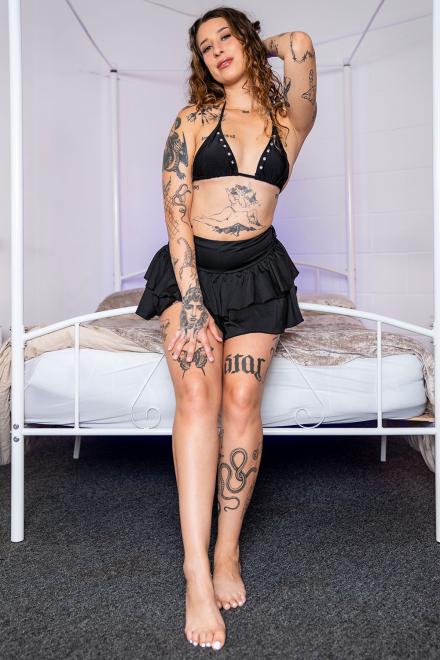 Tattooed Australian pornstar Kiki Isobel shoots at Babestation TV