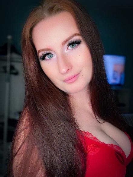 British cam girl Lexi Black on Babestation TV