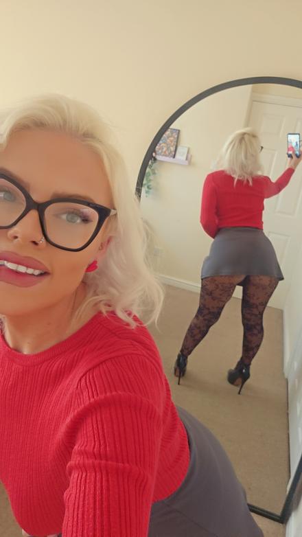 Babestation British live sex cams model Poisoned Peach