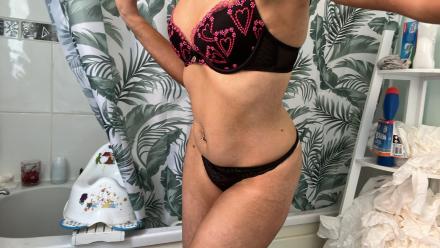 Sammy Lou takes a picture of her body