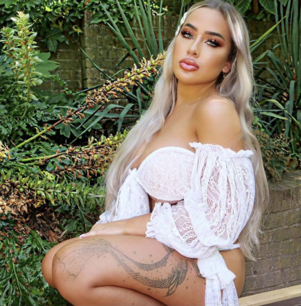 Simone Belle Babestation, Babestation Model, Available to Watch in Pervcam