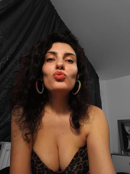 Trans live cams model Suria on Babestation TV