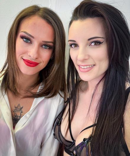 Selfie of Babestation cam model Ivy Rain alongside Katt Noir Selfie of Babestation cam model Ivy Rain alongside Katt Noir