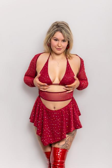 Blonde British pornstar Delilah Jynx wears red for Valentine's Day at Babestation TV