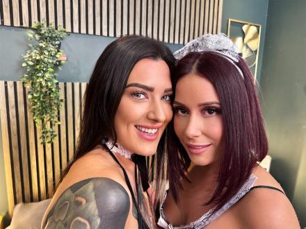 Belle O'Hara and Ginny Slayed posing together Belle O'Hara and Ginny Slayed posing together