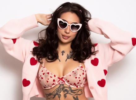 Live cams model with natural big tits Zeena Valvona poses for Valentine's Day at Babestation TV