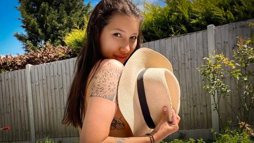 Flora Ivy